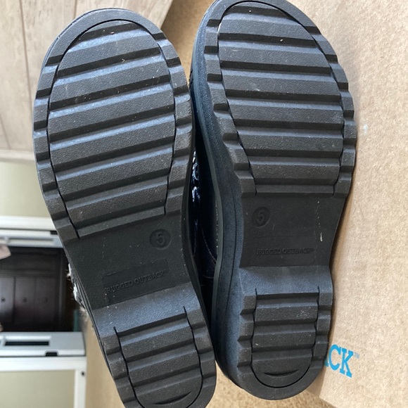 Women’s black snow boots size 5 - Picture 4 of 6